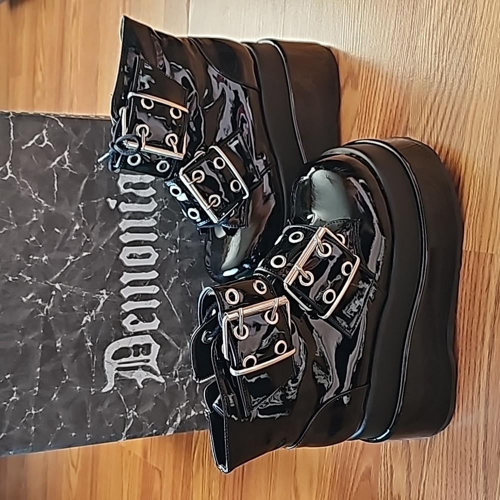 Demonia Bear 104